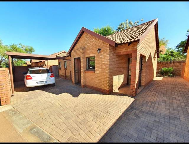 2 BEDROOM TOWNHOUSE FOR SALE IN MONTANA TUINE